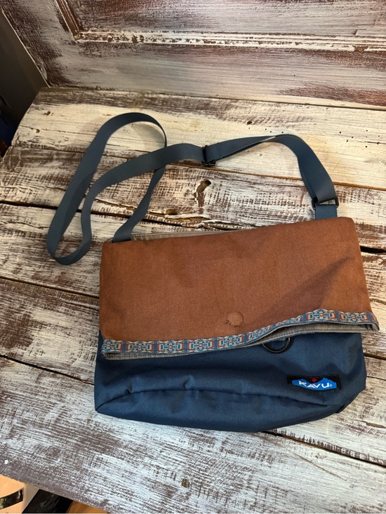 Kavu Handbags - Kavu Two-Tone Crossbody Messenger Bag in Brown and Navy